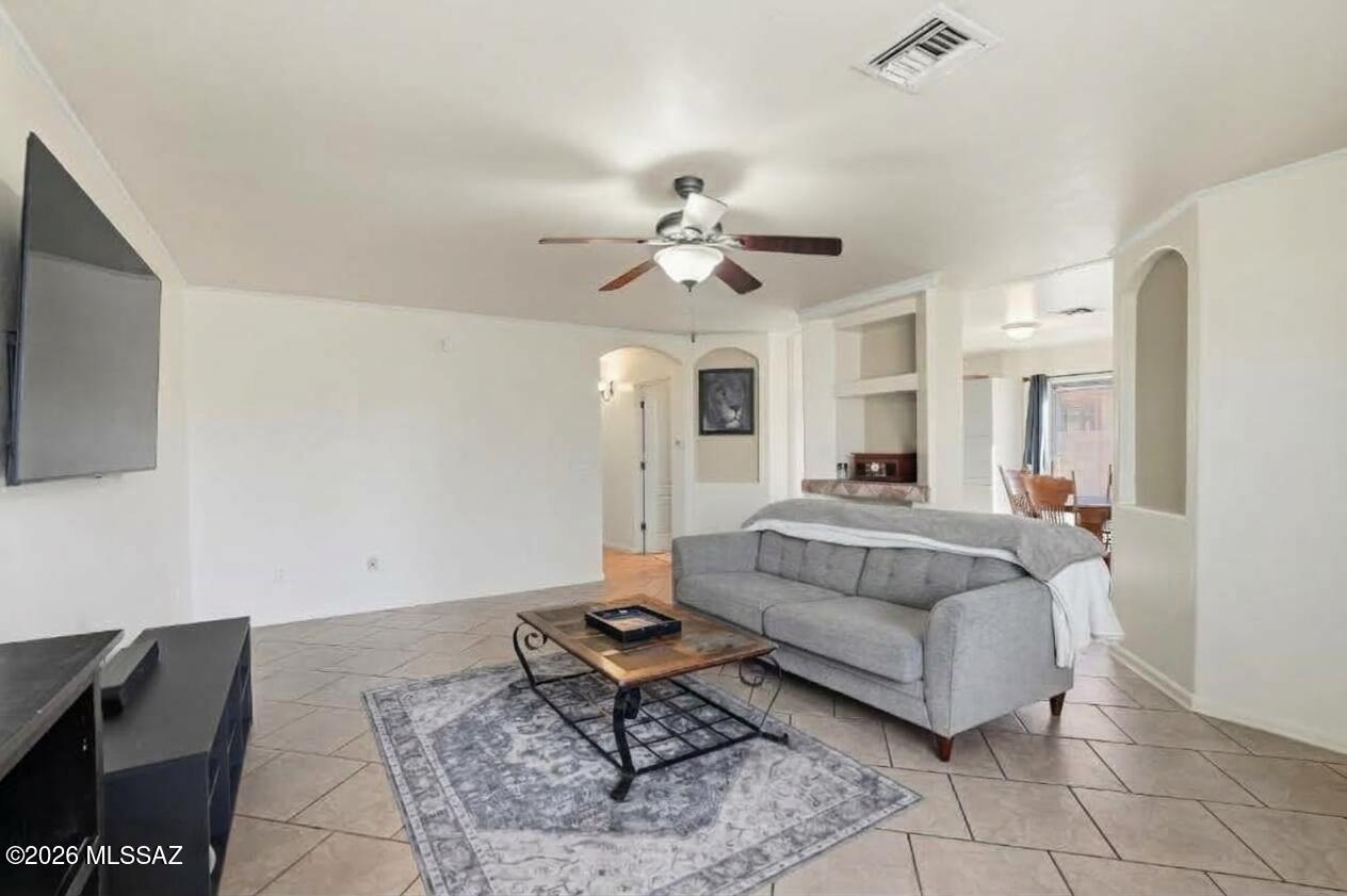 739 East Bantam Road Tucson, AZ 85706 - Photo 10 of 38 Living Room