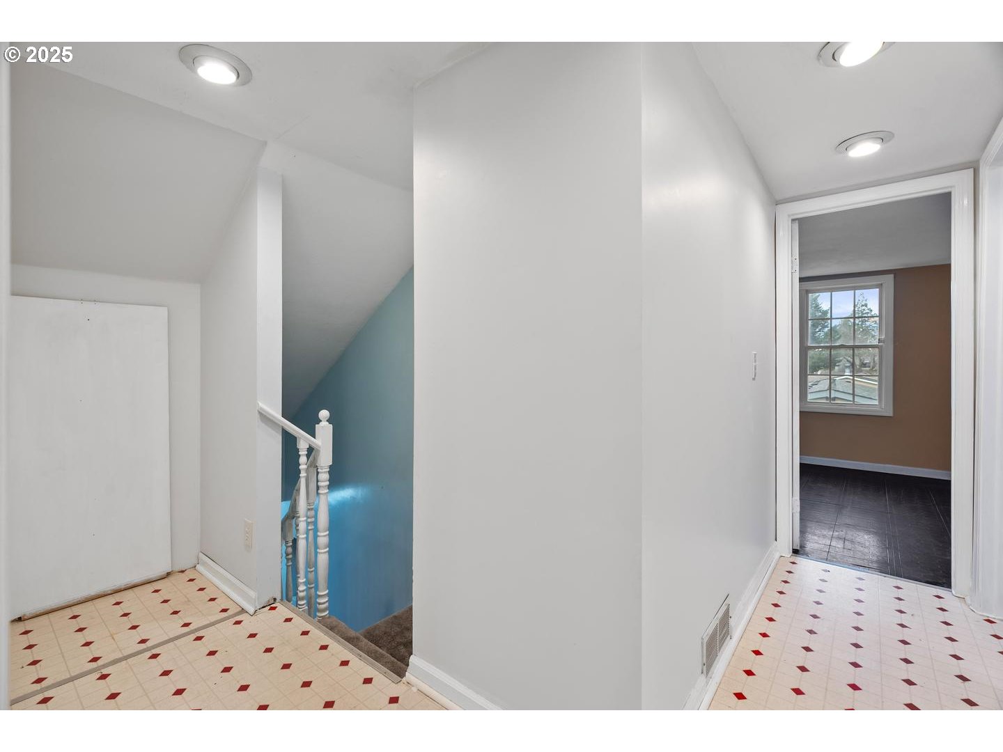 9311-9315 Southeast Grant Street Portland, OR 97216 - Photo 11 of 35