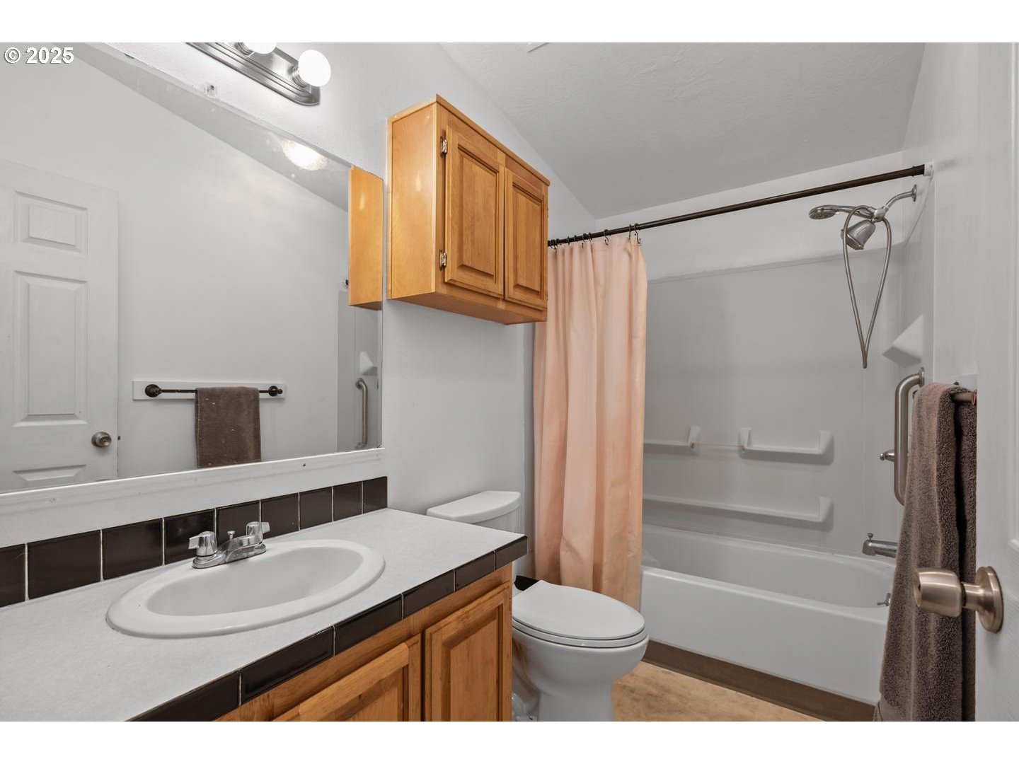 9311-9315 Southeast Grant Street Portland, OR 97216 - Photo 27 of 35