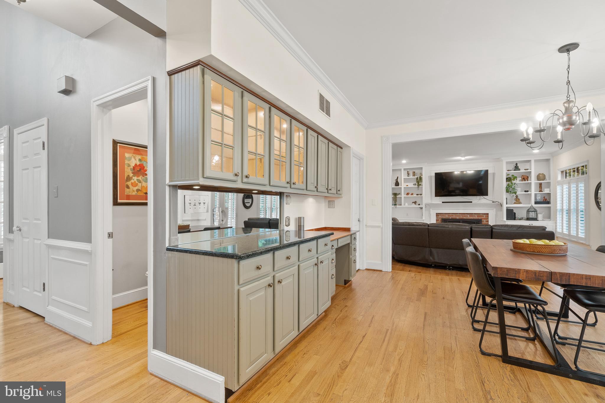 11276 Ridermark Row Columbia, MD 21044 - Photo 17 of 89 Kitchen w/Dual toned Cabinets w/ Lighting
