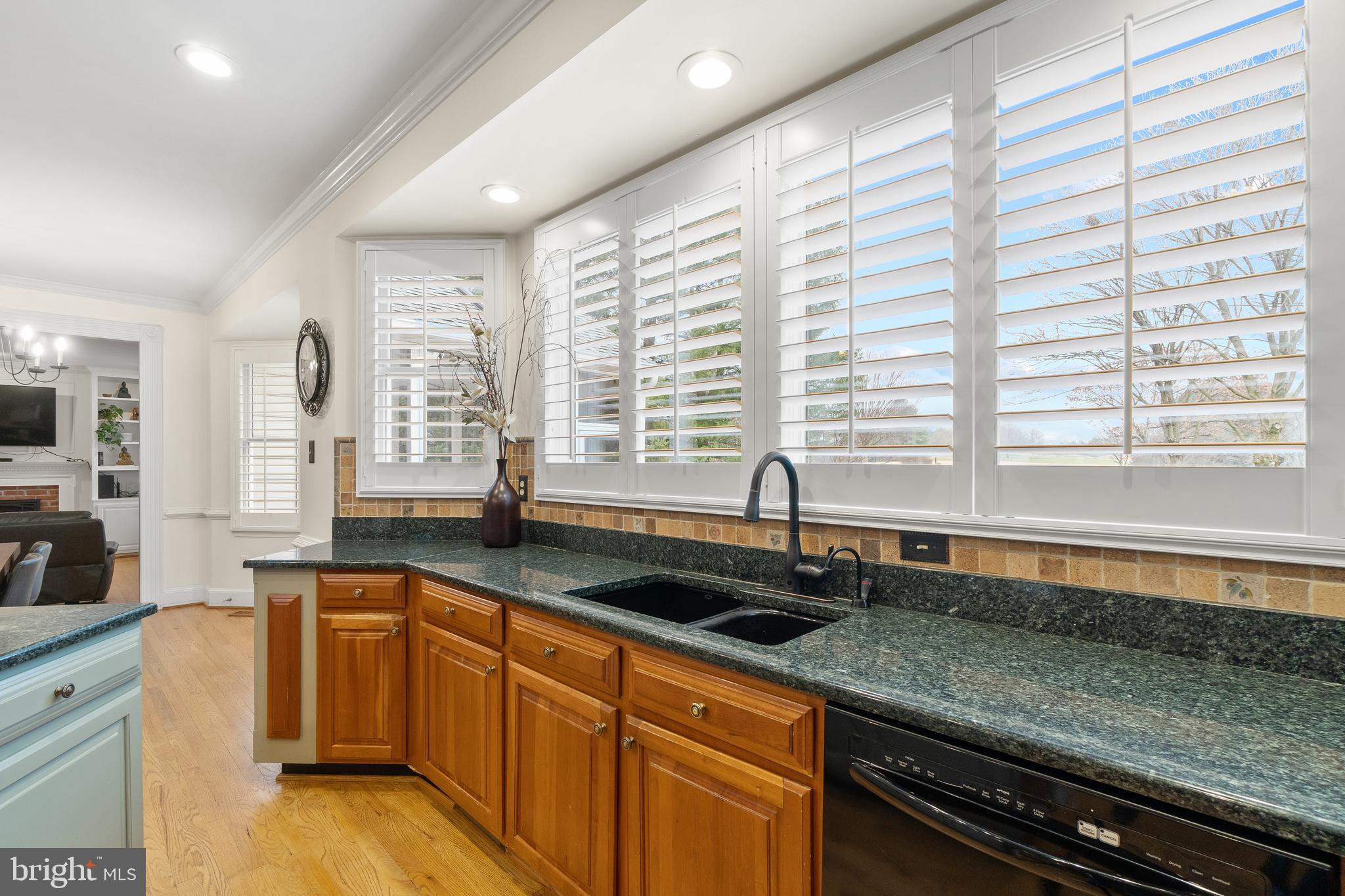 11276 Ridermark Row Columbia, MD 21044 - Photo 22 of 89 Kitchen w/Granite Countertops