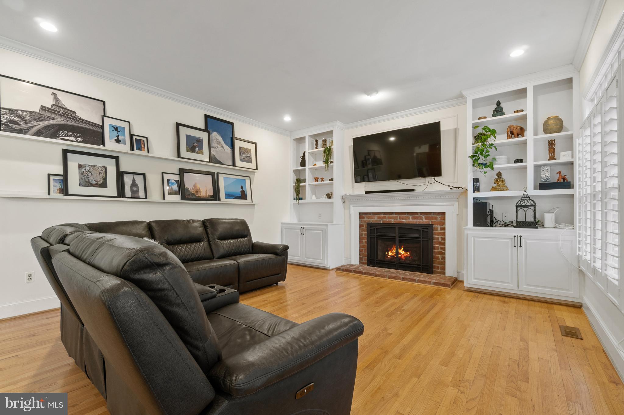11276 Ridermark Row Columbia, MD 21044 - Photo 31 of 89 Family Room w/Gas Fireplace & Built-ins