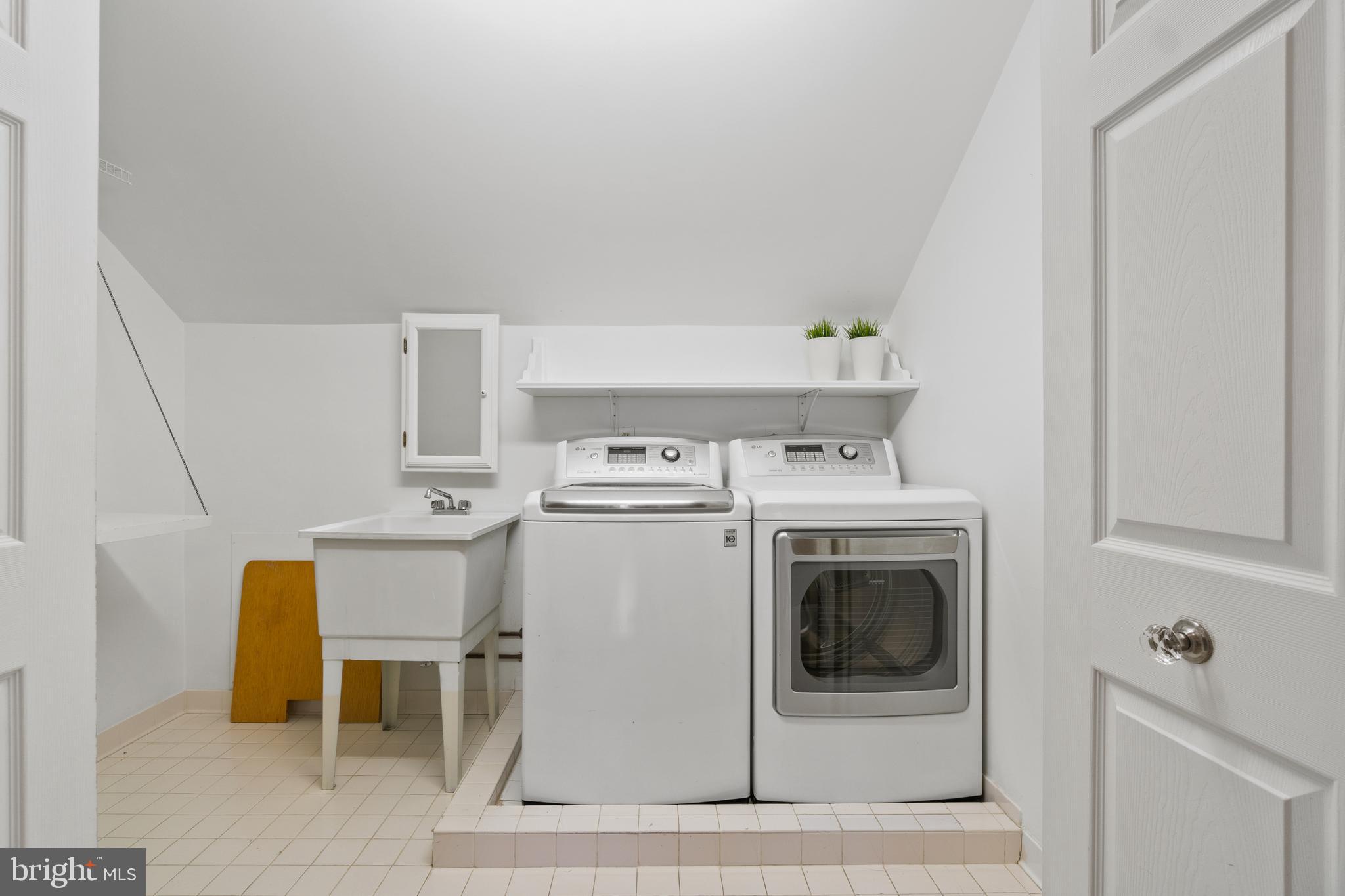 11276 Ridermark Row Columbia, MD 21044 - Photo 52 of 89 Laundry - Walk-in