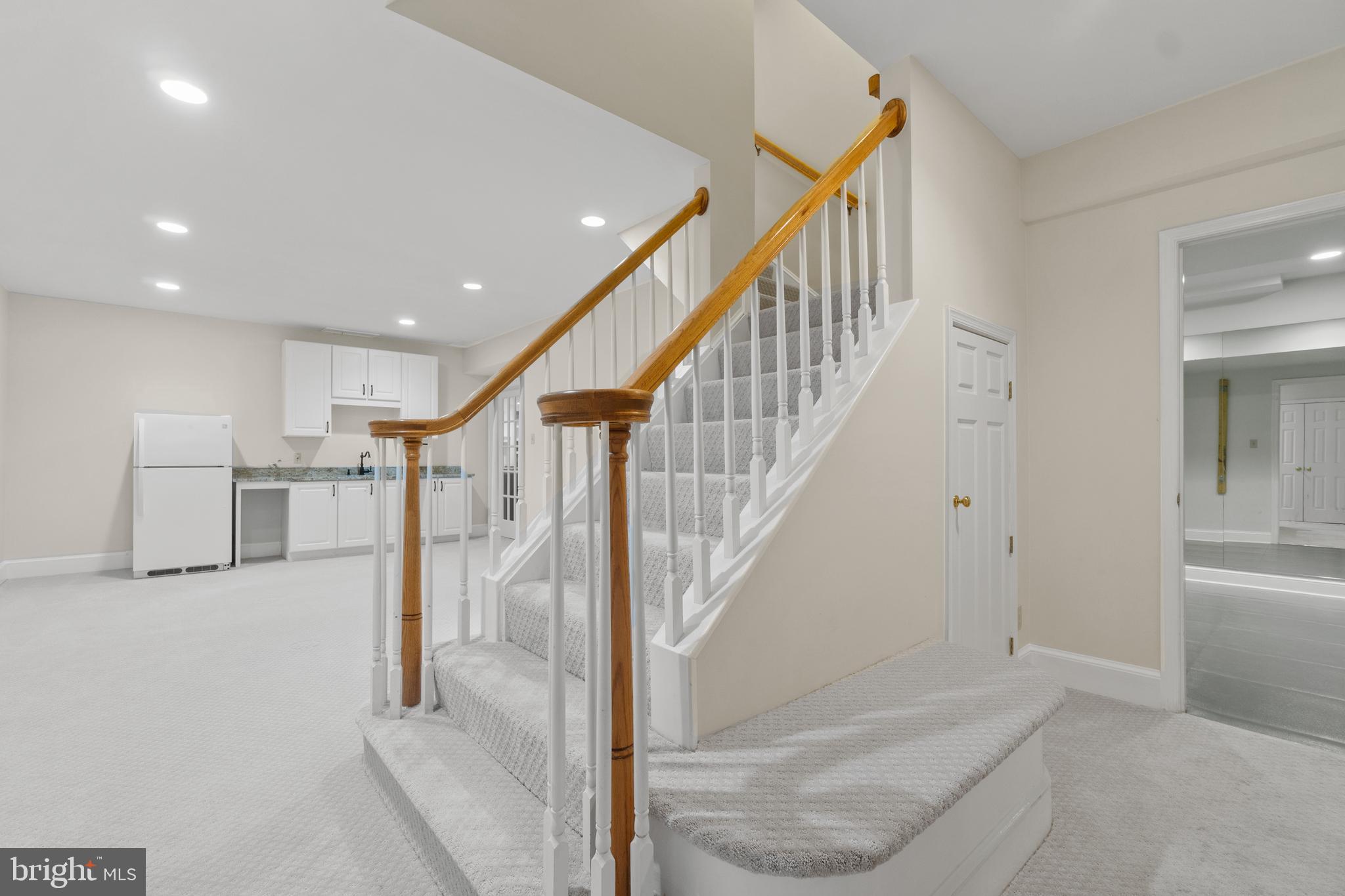 11276 Ridermark Row Columbia, MD 21044 - Photo 54 of 89 Lower level Landing w/newer Carpet