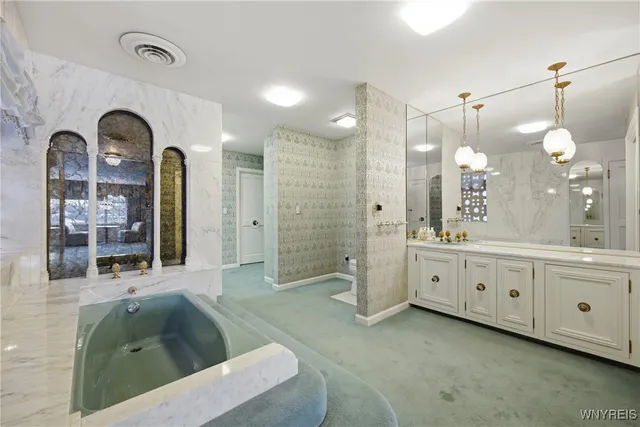 $599,000 | 1 Sargent Drive, Lockport City, NY 14094