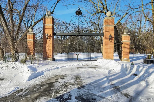 $599,000 | 1 Sargent Drive, Lockport City, NY 14094