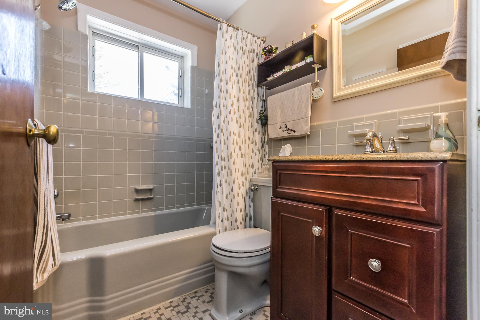1559 Williams Road Abington, PA 19001 - Photo 17 of 21 Shared Hall Bath