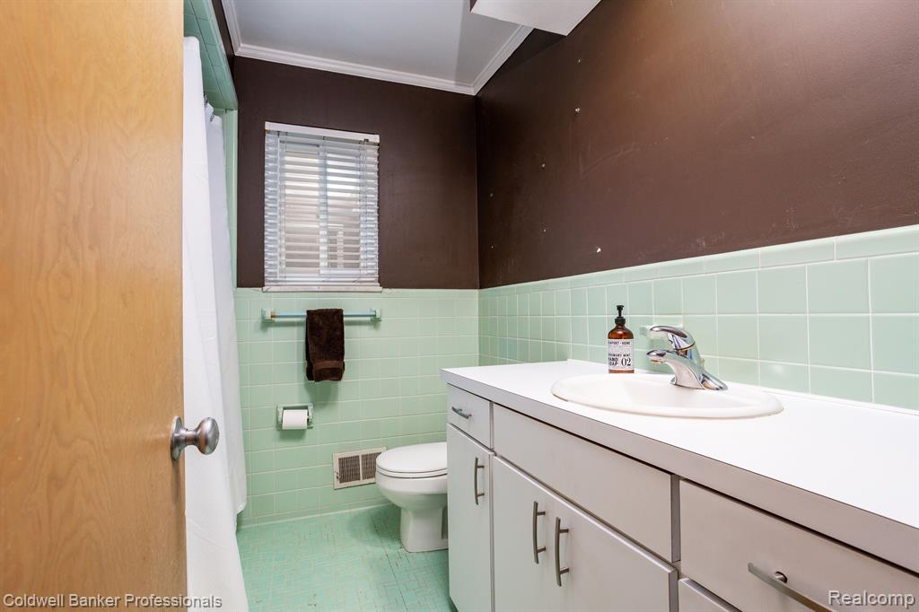 427 Lexington Road Grosse Pointe Farms, MI 48236 - Photo 12 of 22