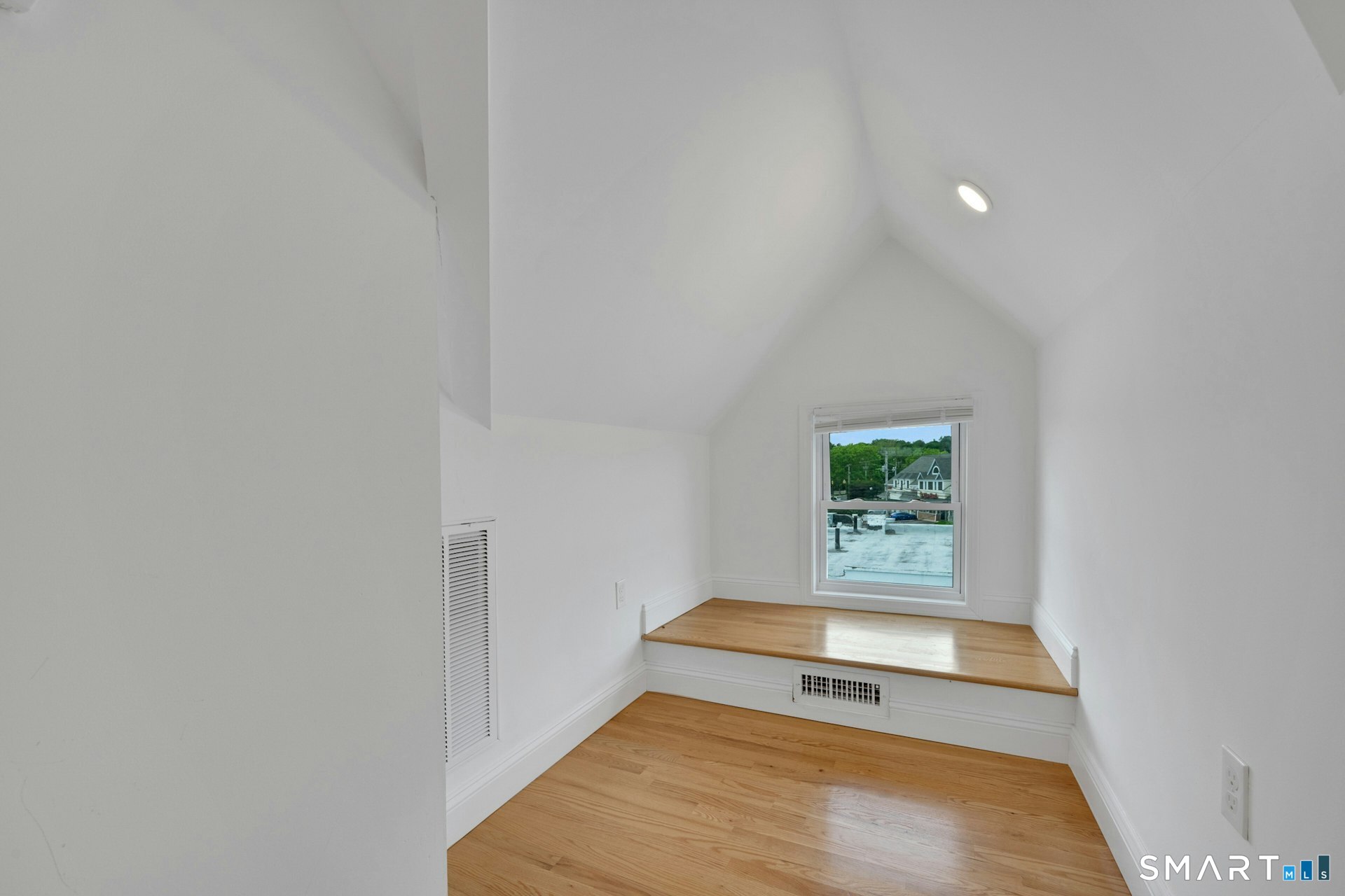 125 Tunxis Hill Road Fairfield, CT 06825 - Photo 13 of 20
