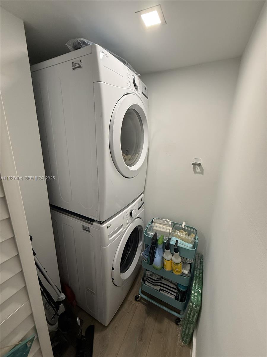 9001 Southwest 94th Street, Unit 208 Miami, FL 33176 - Photo 8 of 27 a utility room with dryer and washer