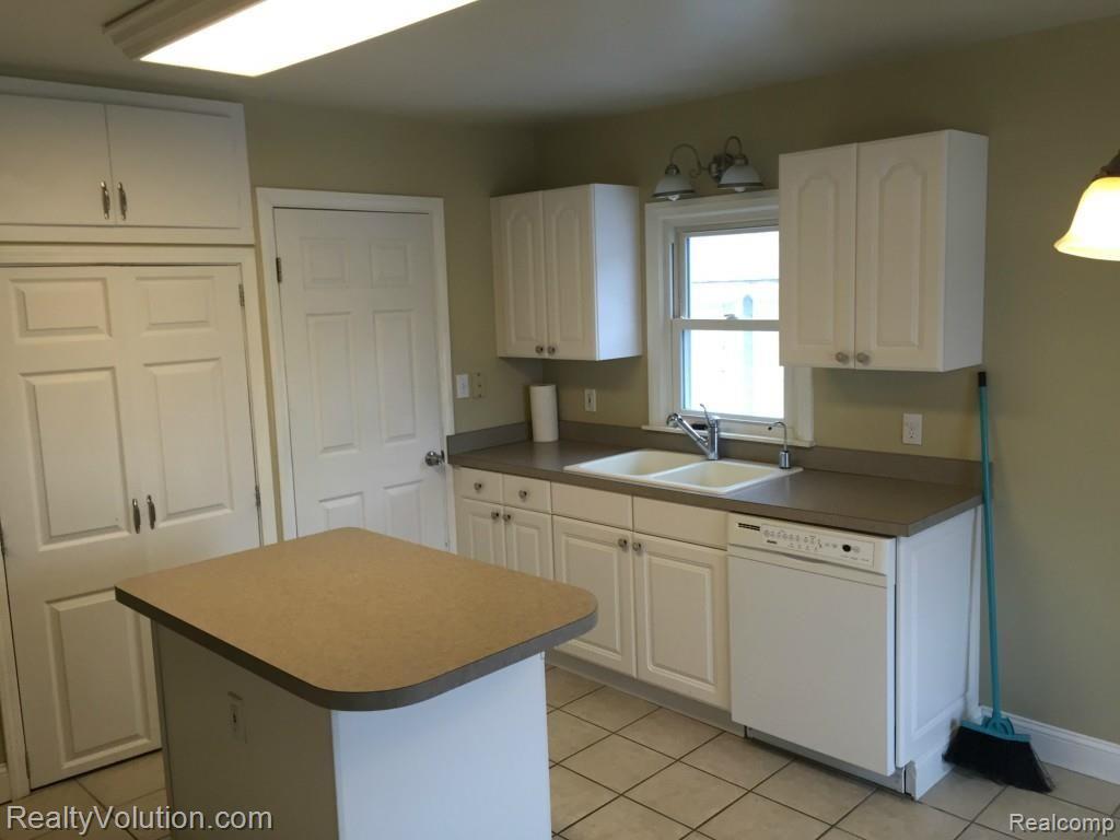 326 Davis Lake Road Lapeer, MI 48446 - Photo 5 of 15