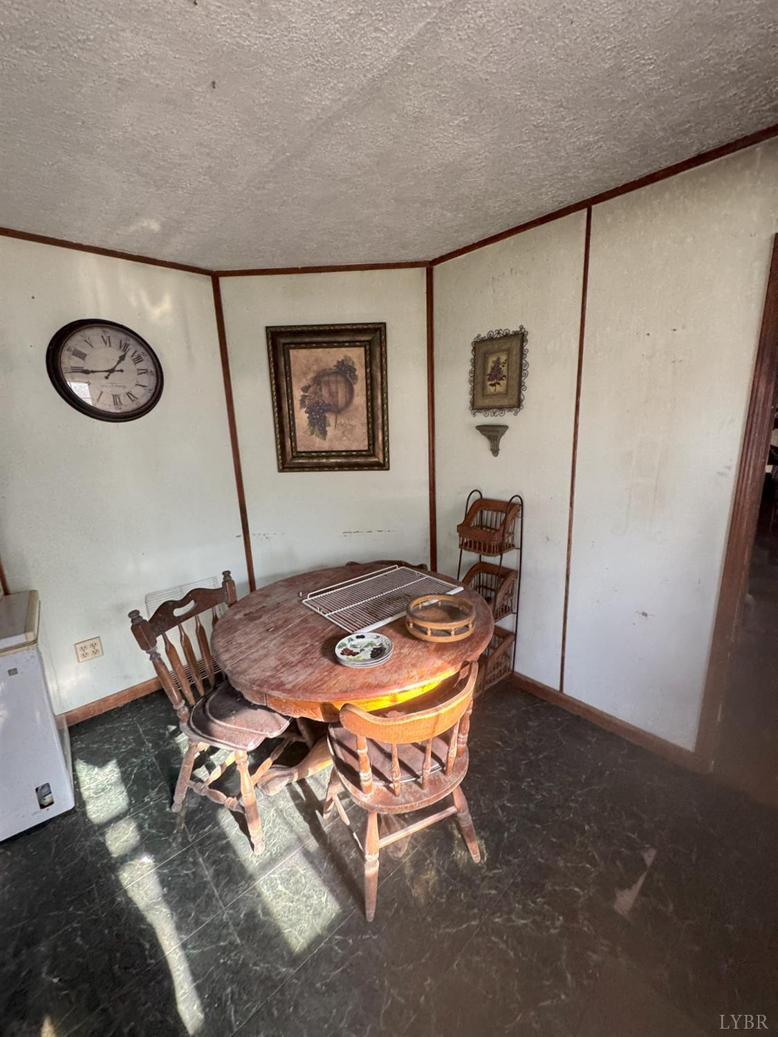 904 7th Street Altavista, VA 24517 - Photo 7 of 13 a living room with furniture and a table