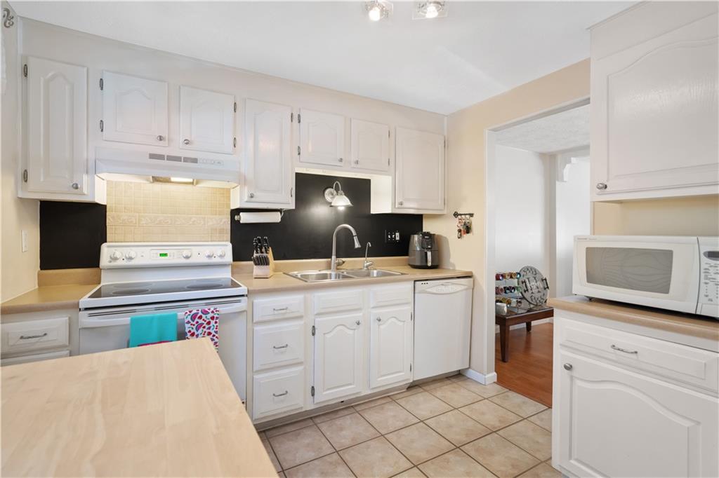 341 Ridge Point Circle Bridgeville, PA 15017 - Photo 2 of 16 Gallery Image 2