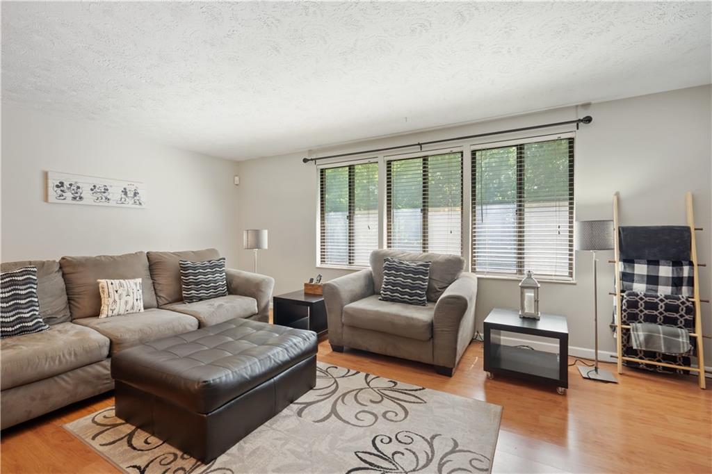 341 Ridge Point Circle Bridgeville, PA 15017 - Photo 4 of 16 Gallery Image 4