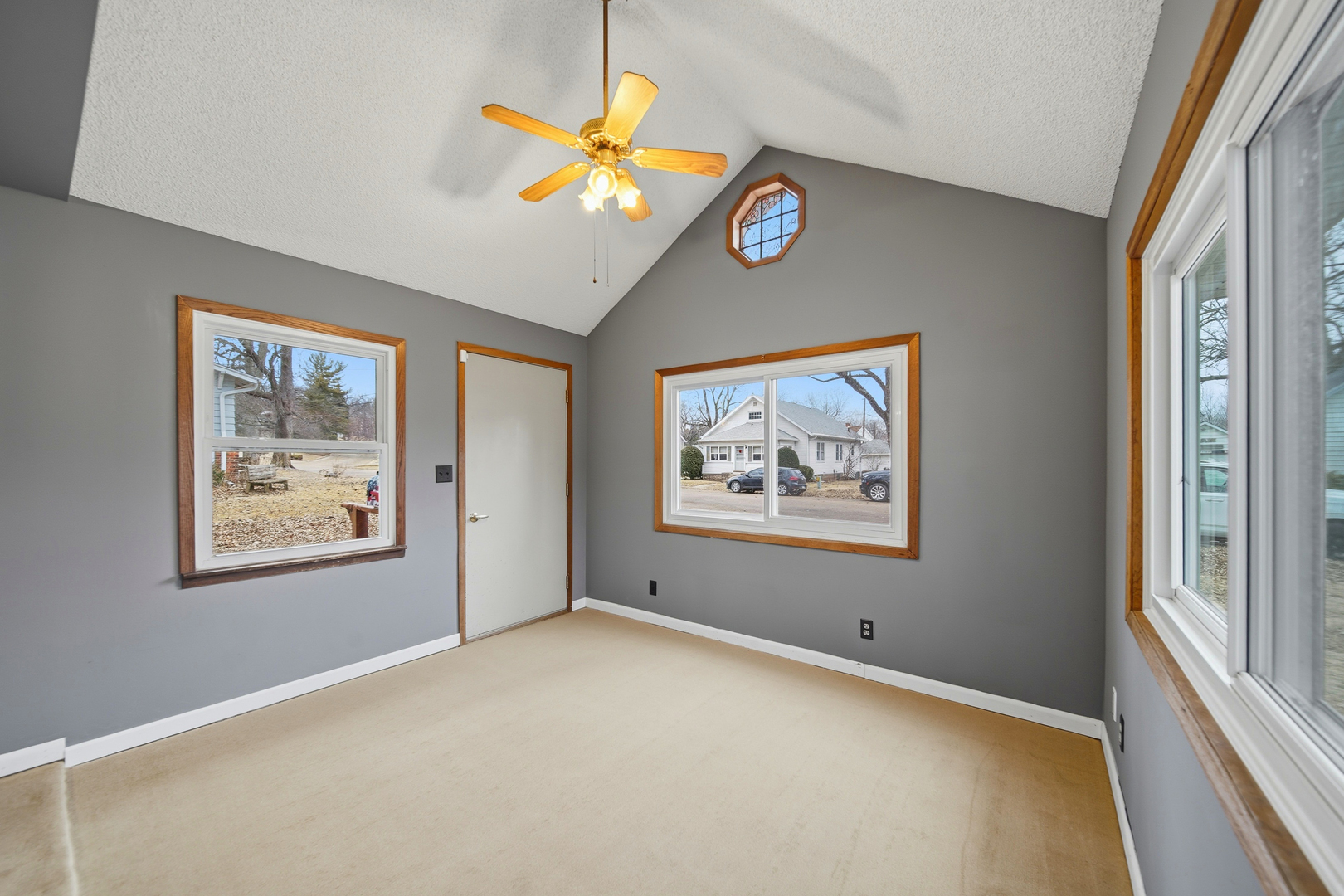 513 1st Avenue Dixon, IL 61021 - Photo 6 of 39