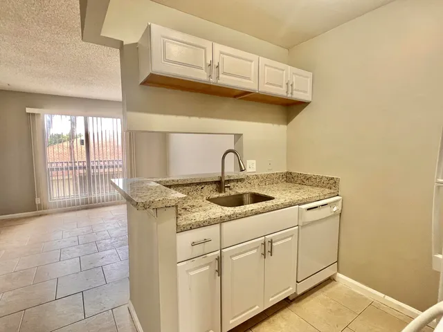 $1,550 | 1500 North Congress Avenue, Unit A202, West Palm Beach, FL 33401