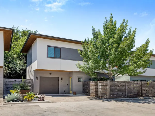 $2,700 | 2101 Montopolis Drive, Unit 11, Austin, TX 78741