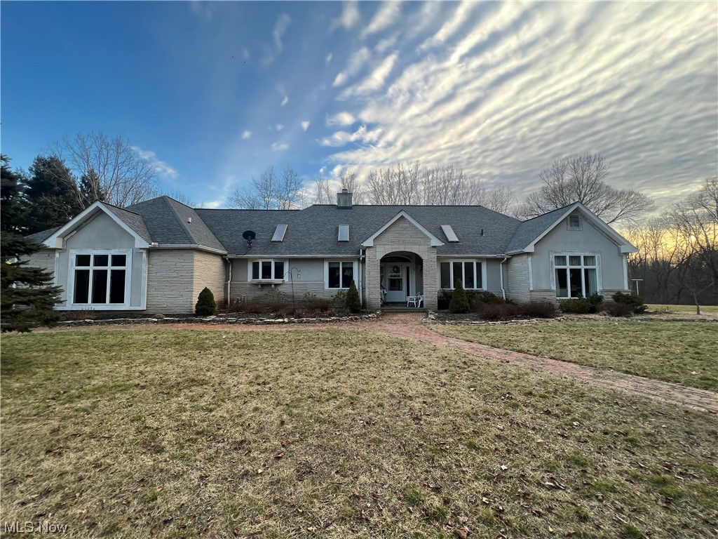 834 North Medina Line Road Akron, OH 44333 - Photo 1 of 40 Ranch-style home featuring a front yard