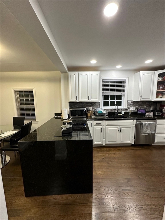 11 Barton Street Salem, MA 01970 - Photo 3 of 36