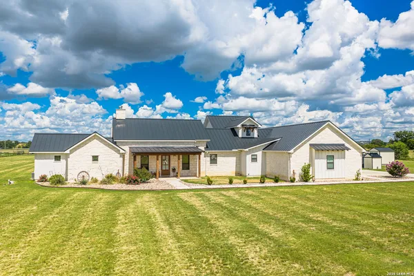 $1,250,000 | 115 Tracks Trail, Center Point, TX 78010