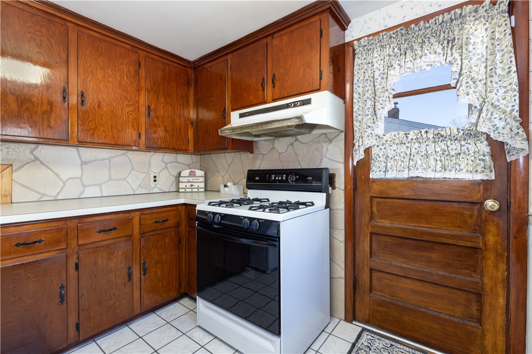 67 Asylum Road Warwick, RI 02886 - Photo 7 of 24