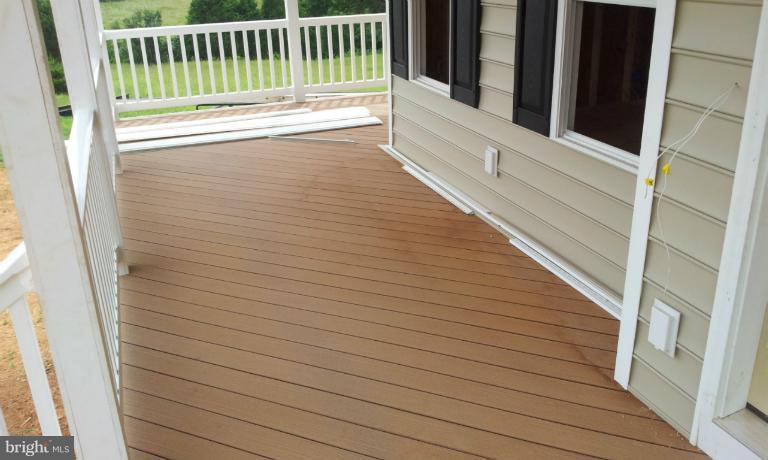 7516 Dudie Road Marshall, VA 20115 - Photo 1 of 11 a view of balcony