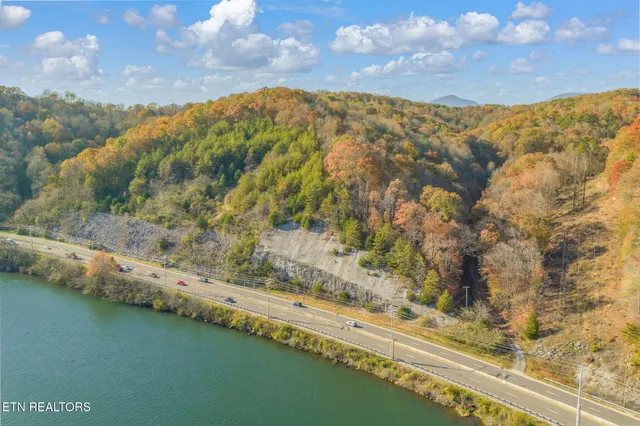 $499,900 | South Charles G Seivers Boulevard, Clinton, TN 37716