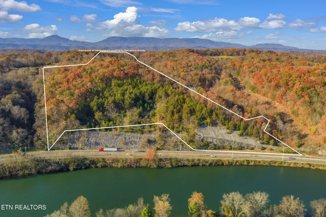 $499,900 | South Charles G Seivers Boulevard, Clinton, TN 37716