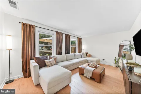 $225,000 | 65 Park Valley Lane, Unit 65, Brookhaven, PA 19015