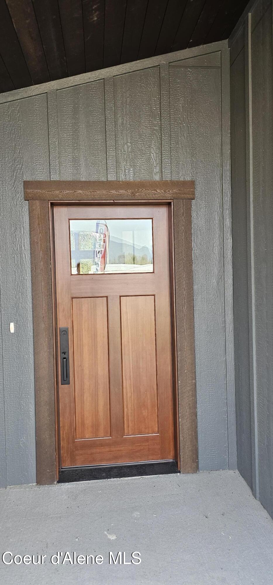 127 Backtrack Road Sandpoint, ID 83864 - Photo 3 of 30 front door