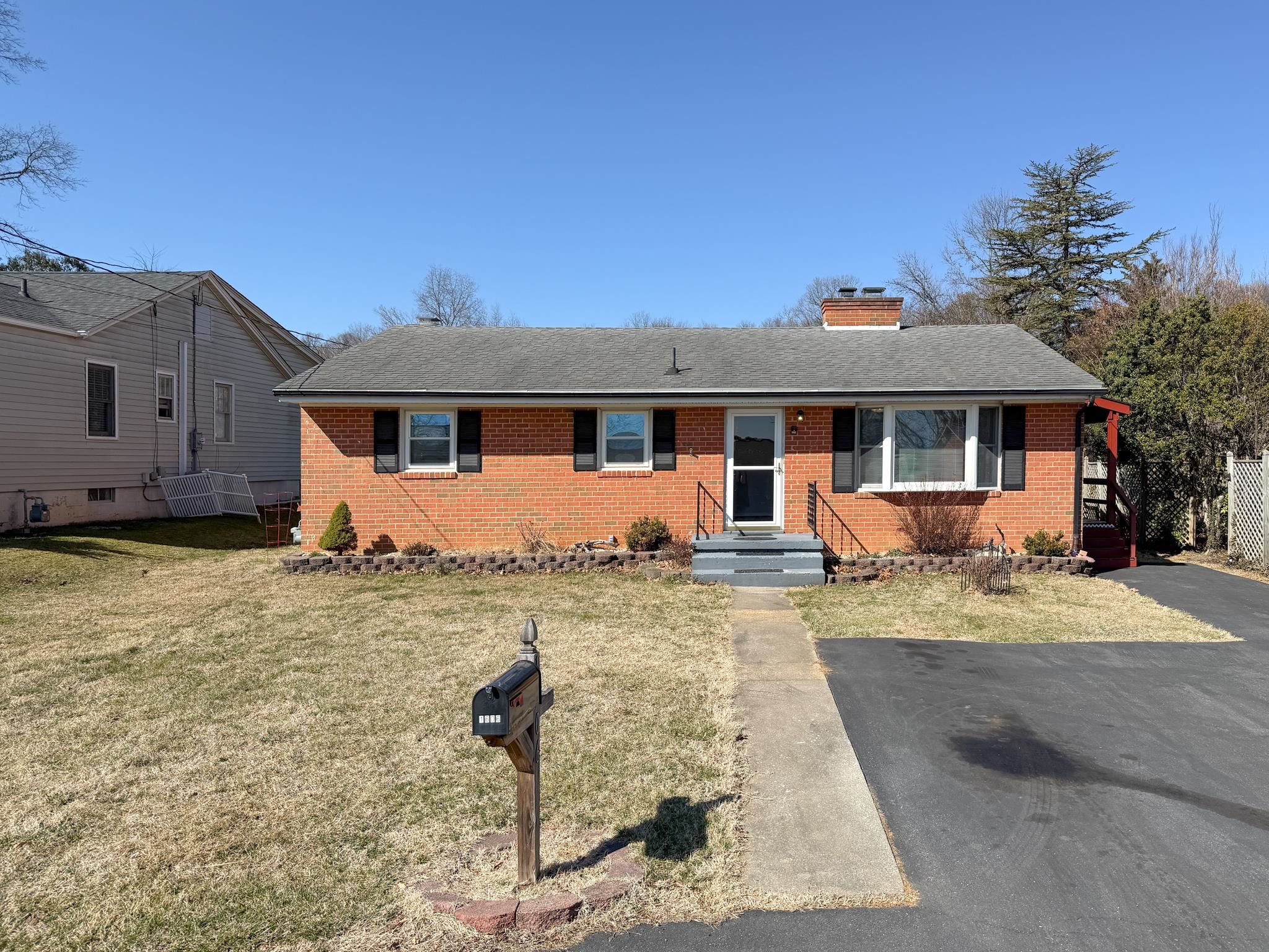 1606 Ridgeway Drive Staunton, VA 24401 - Photo 5 of 27 a front view of a house with a yard