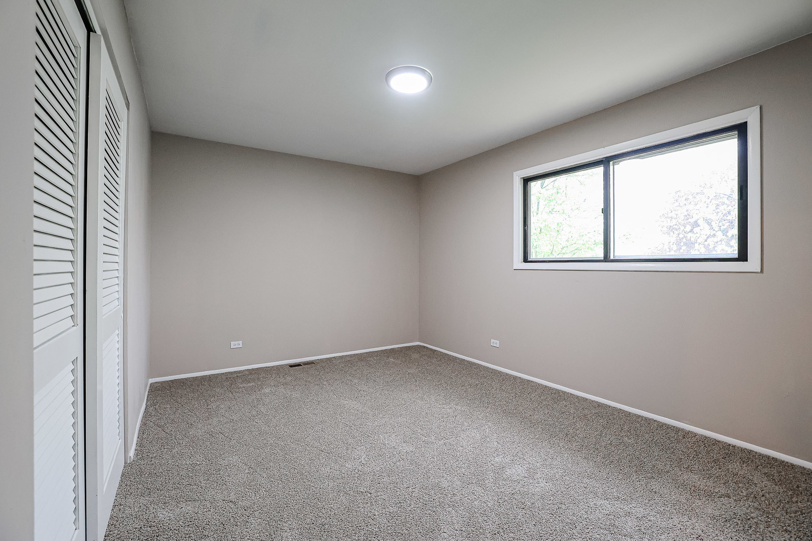 200 Hickory Drive Lindenhurst, IL 60046 - Photo 15 of 34 an empty room with windows