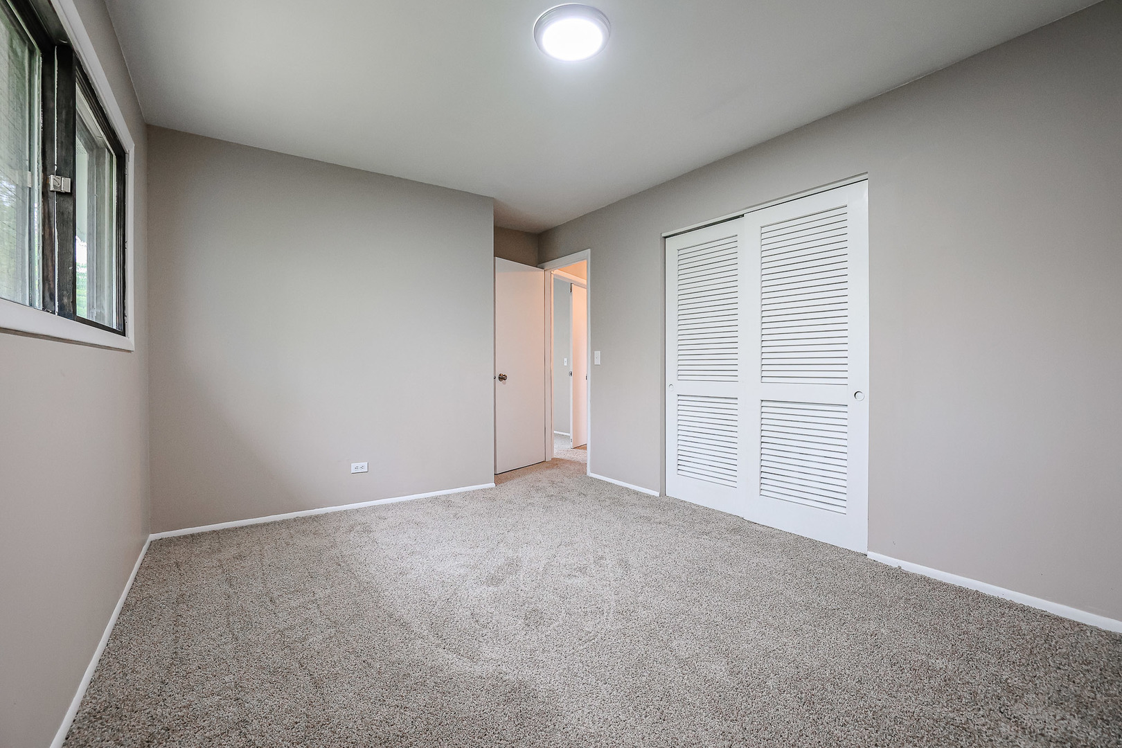 200 Hickory Drive Lindenhurst, IL 60046 - Photo 16 of 34 an empty room with windows