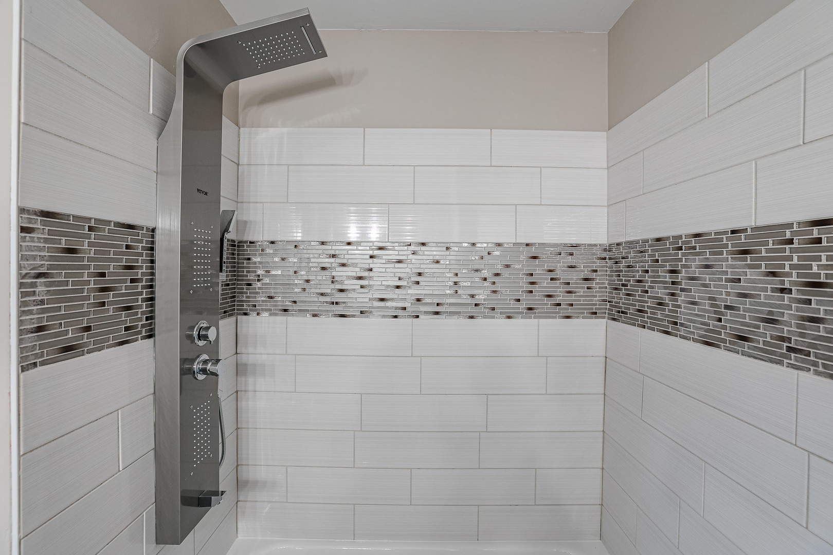 200 Hickory Drive Lindenhurst, IL 60046 - Photo 18 of 34 a bathroom with a shower
