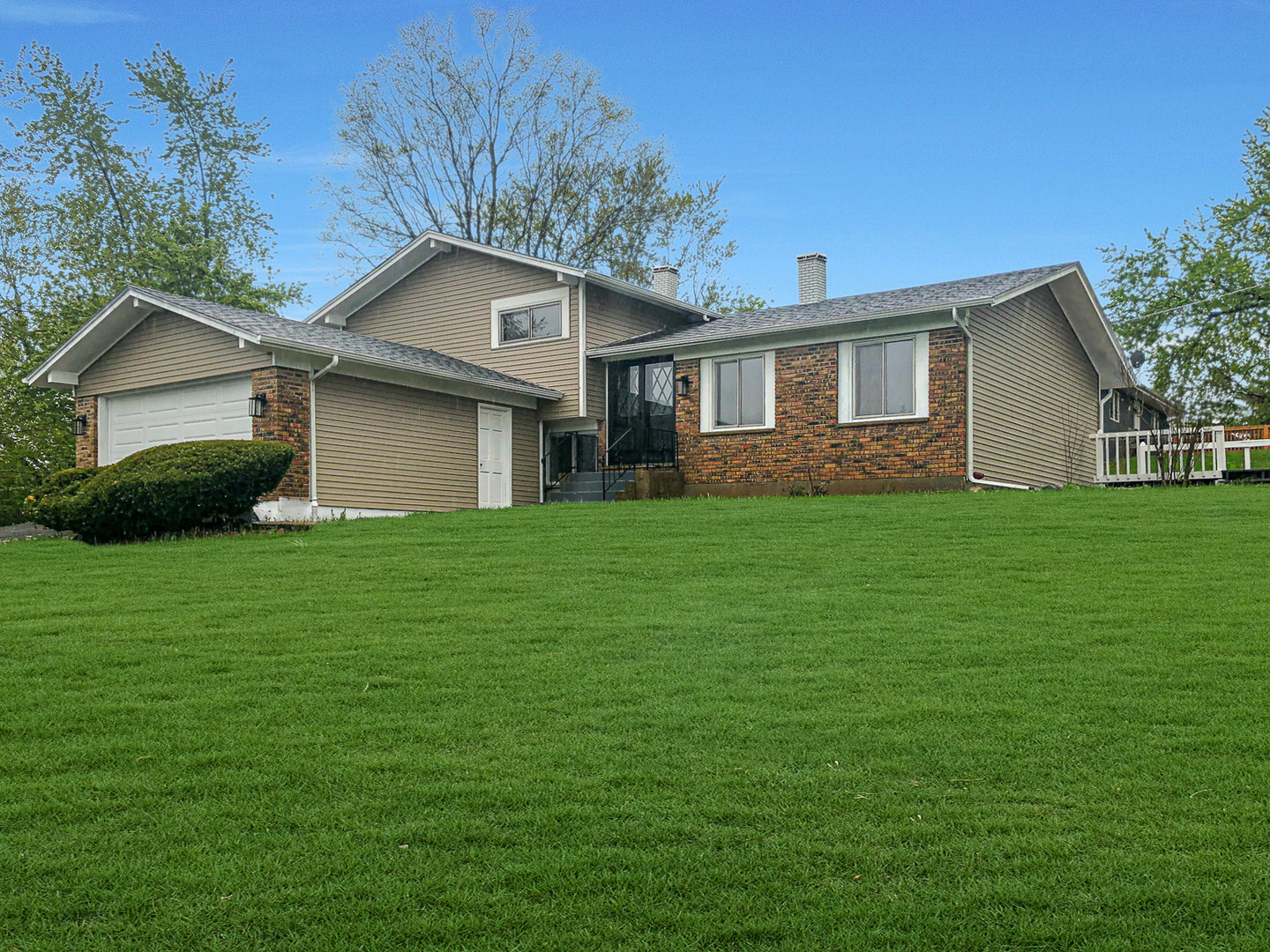 200 Hickory Drive Lindenhurst, IL 60046 - Photo 2 of 34 a front view of a house with a garden