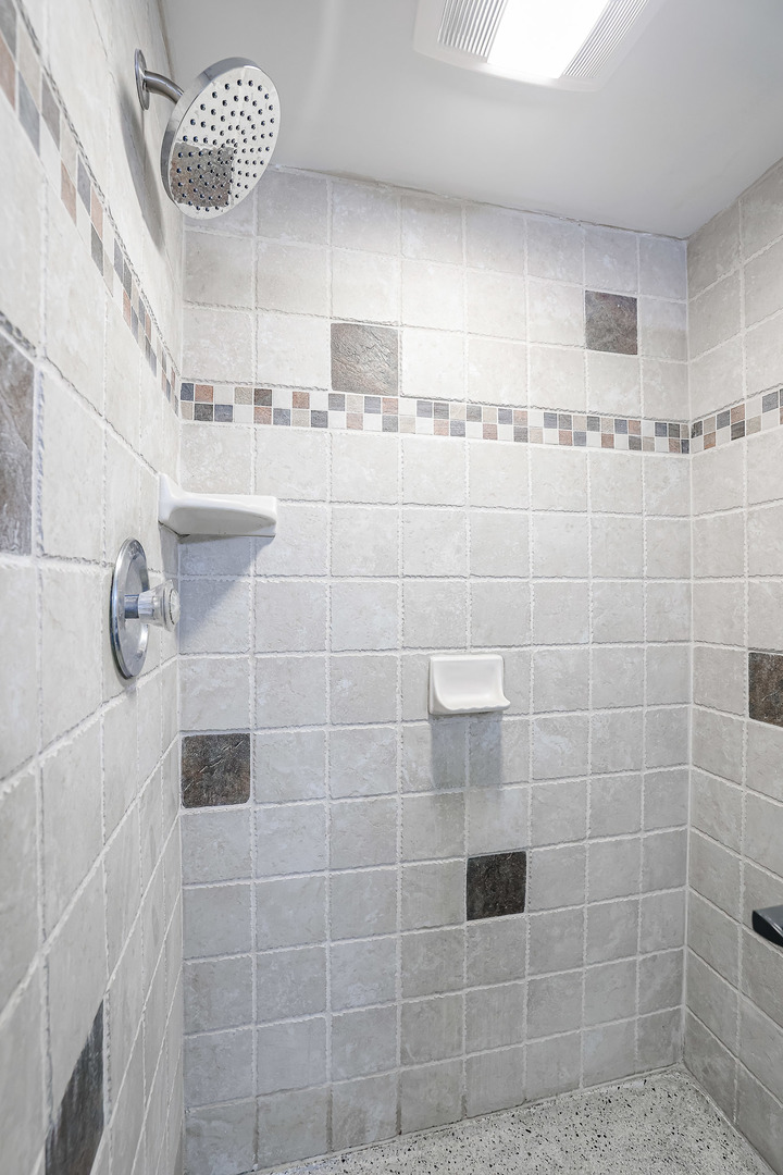 200 Hickory Drive Lindenhurst, IL 60046 - Photo 21 of 34 a bathroom with a shower