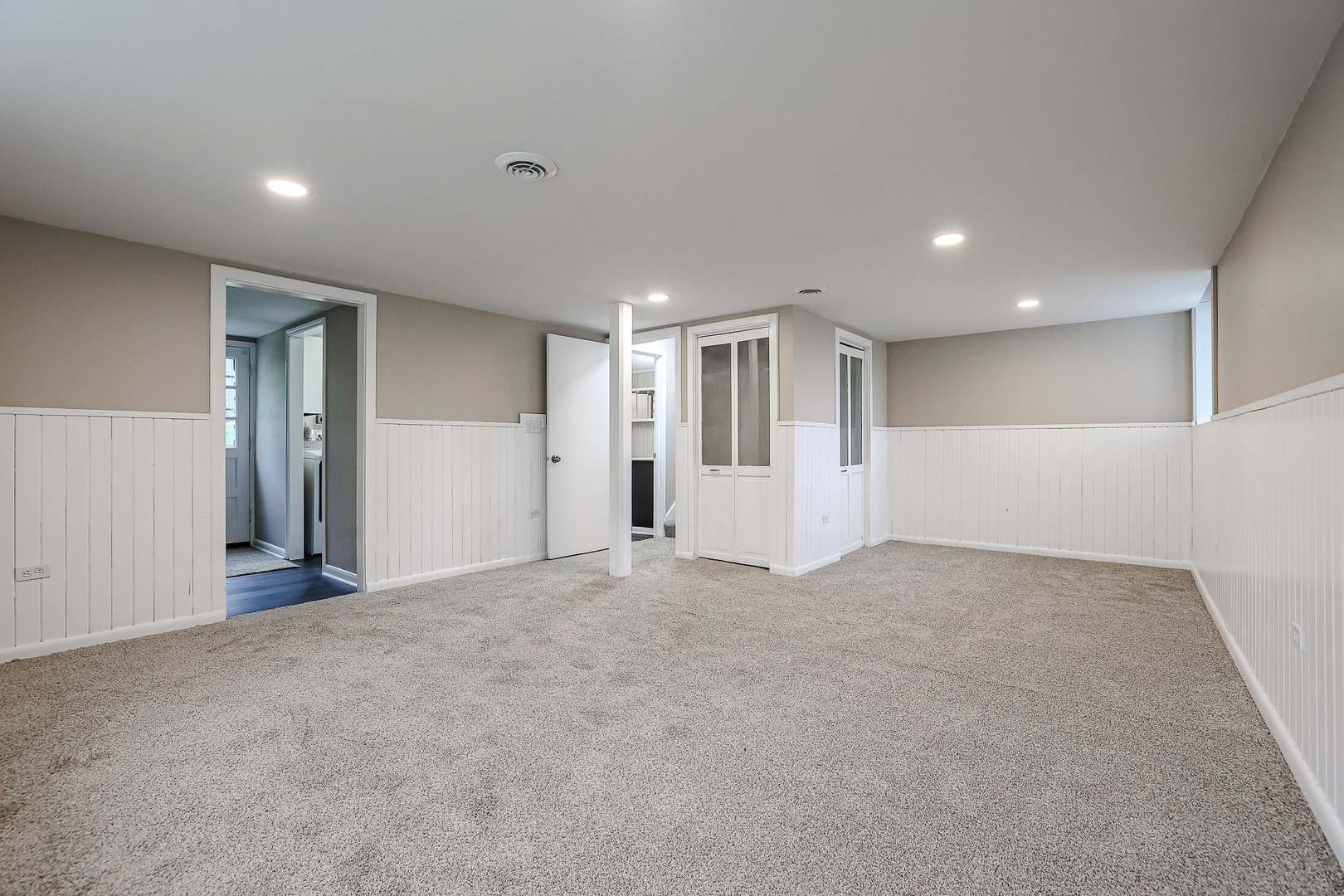 200 Hickory Drive Lindenhurst, IL 60046 - Photo 25 of 34 a view of empty room