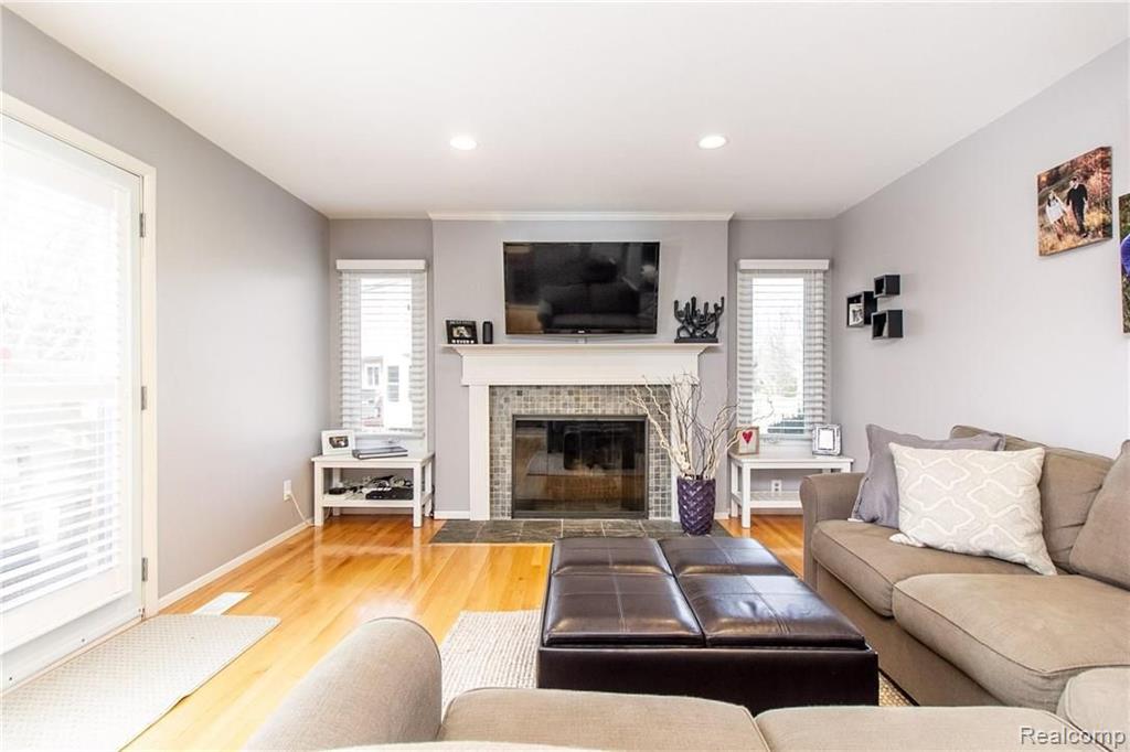 24555 Jamestowne Road Novi, MI 48375 - Photo 12 of 38