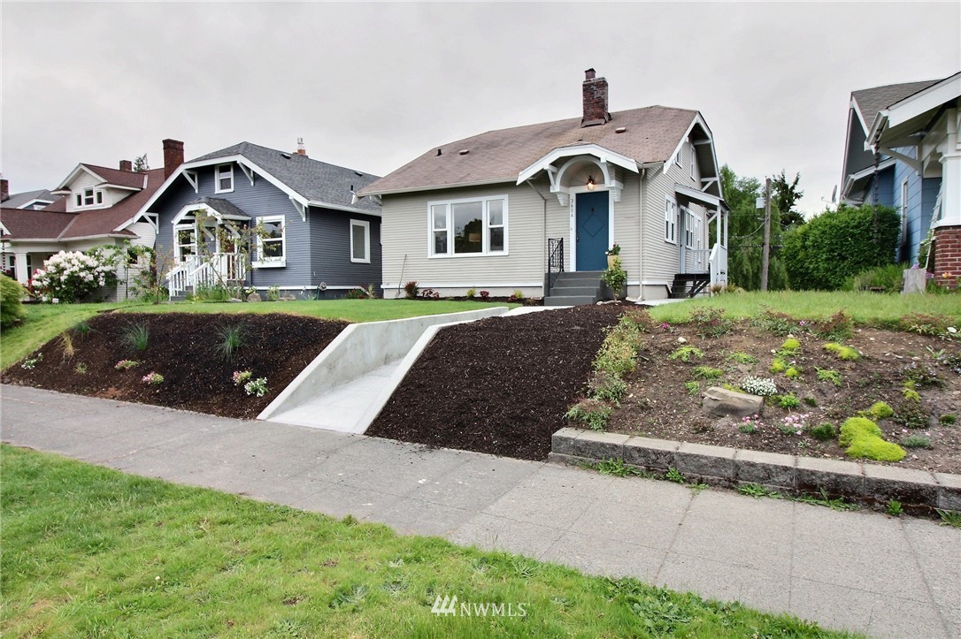 3606 Rockefeller Avenue Everett, WA 98201 - Photo 1 of 25
