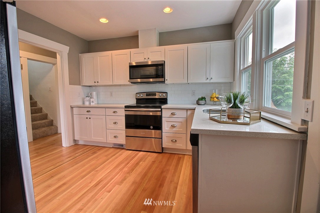 3606 Rockefeller Avenue Everett, WA 98201 - Photo 11 of 25