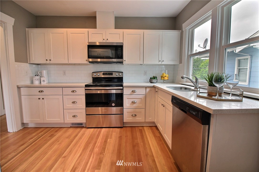3606 Rockefeller Avenue Everett, WA 98201 - Photo 12 of 25