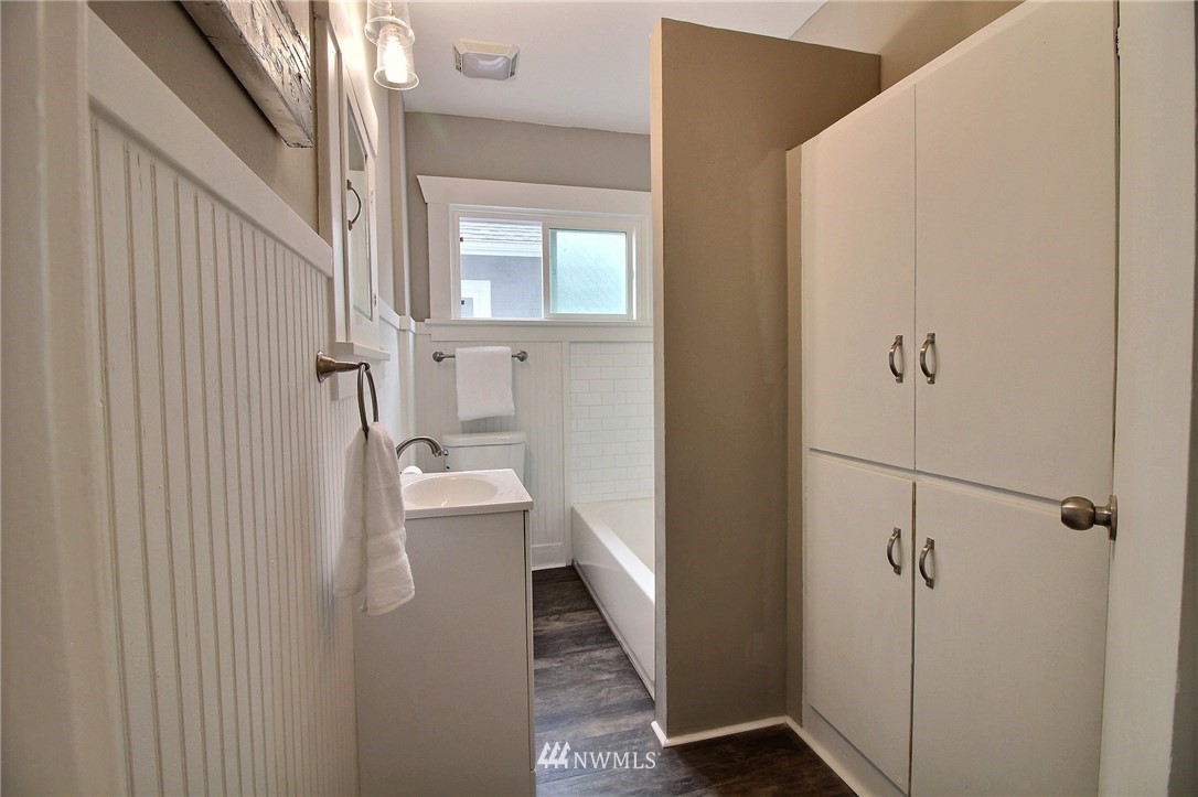 3606 Rockefeller Avenue Everett, WA 98201 - Photo 8 of 25