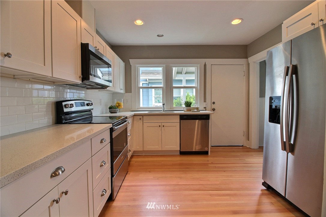 3606 Rockefeller Avenue Everett, WA 98201 - Photo 10 of 25