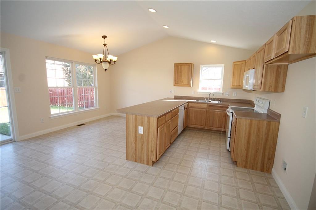 6090 Prairie Stream Way Columbus, IN 47203 - Photo 8 of 34 Gallery Image 8