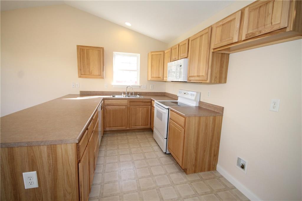 6090 Prairie Stream Way Columbus, IN 47203 - Photo 9 of 34 Gallery Image 9