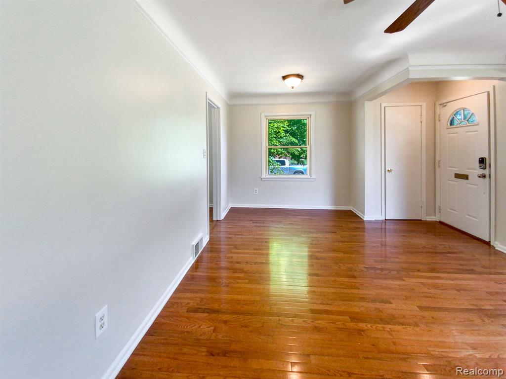 9649 Inkster Road Livonia, MI 48150 - Photo 3 of 19