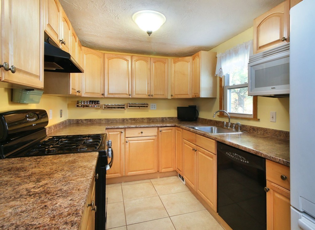 15 Beth Road Walpole, MA 02081 - Photo 3 of 23 Gallery Image 3