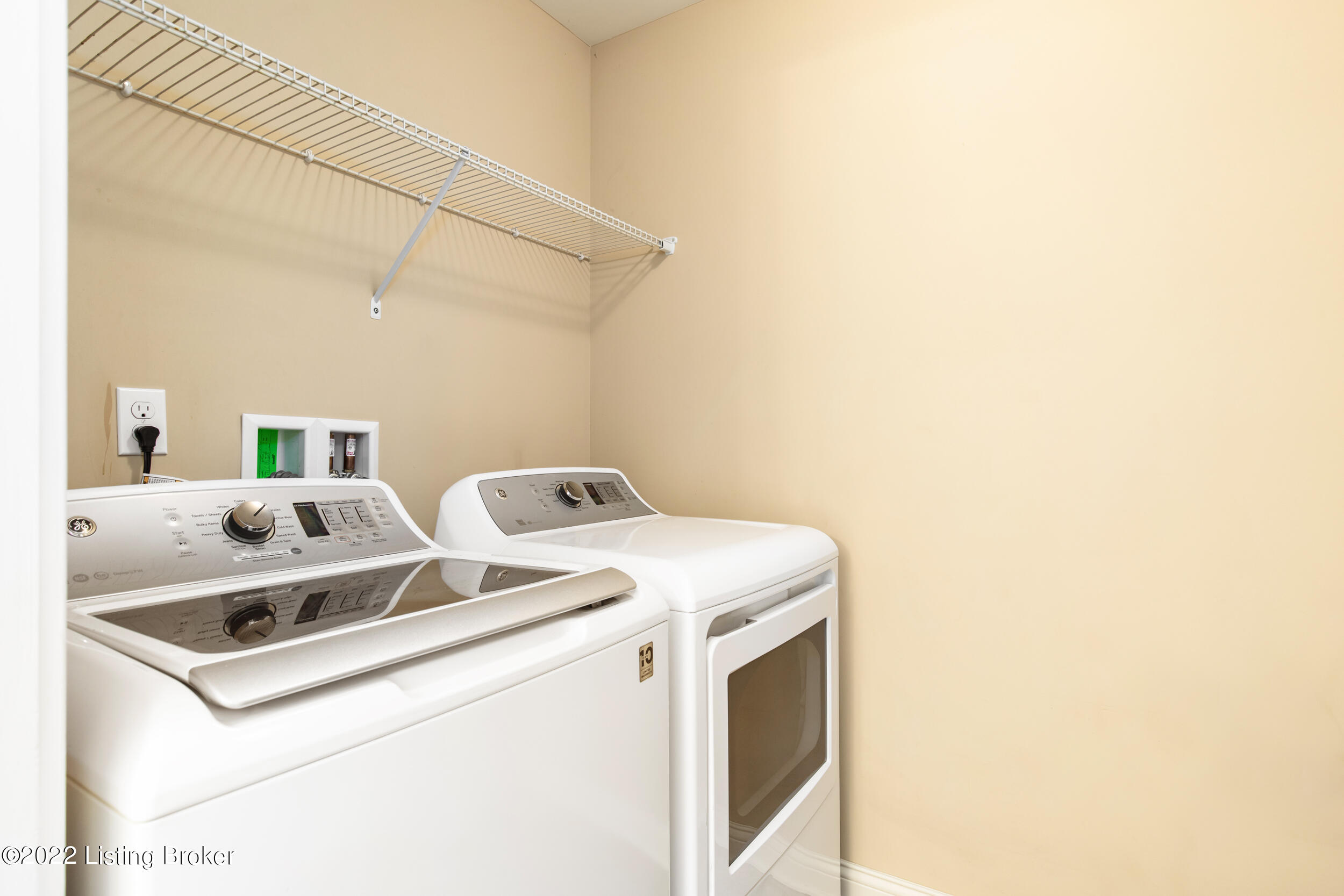 8909 Riley Avenue Lyndon, KY 40242 - Photo 23 of 34 23-laundry
