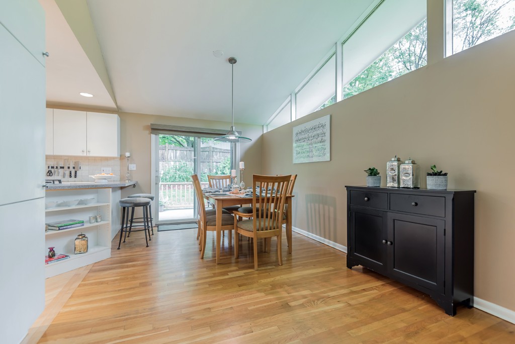 6 Mayflower Road Andover, MA 01810 - Photo 5 of 28 Gallery Image 5