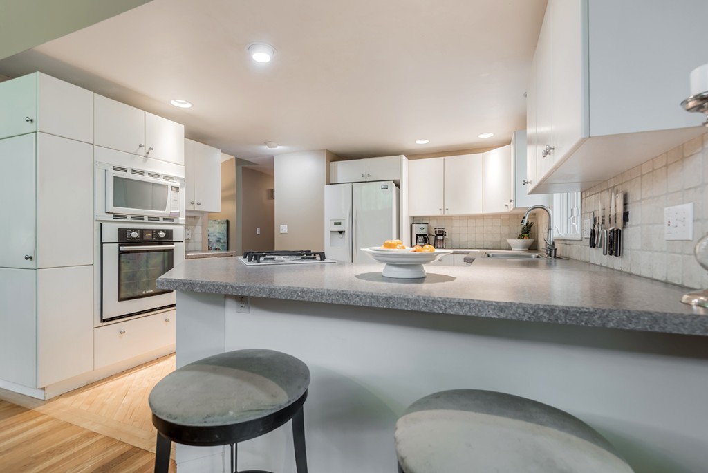 6 Mayflower Road Andover, MA 01810 - Photo 8 of 28 Gallery Image 8
